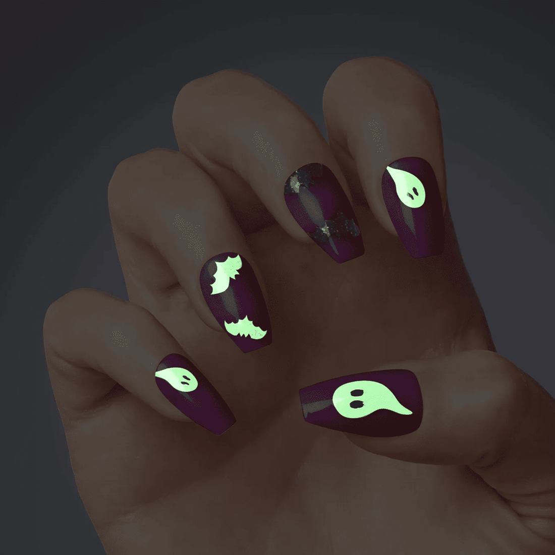 KISS Voguish Fantasy Glow-In-The-Dark Halloween Press-On Glue Nails  - Lion Tamers