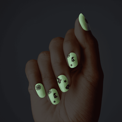 KISS Voguish Fantasy Glow-In-The-Dark Halloween Press On Glue Nails - Better